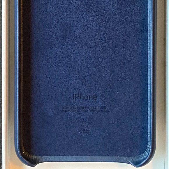 iPhone 11 Pro Max Natural Leather Case in midnight blue - Apple Phone Case - Picture 3 of 7